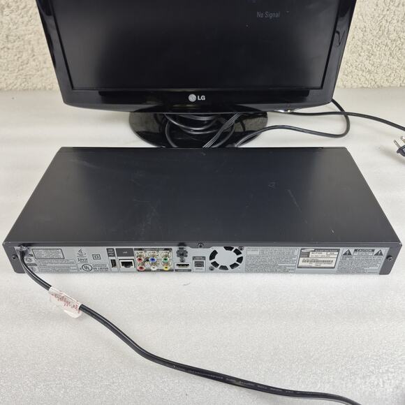 Samsung BD-P1600 HDMI Blu-ray / DVD Player & HDMI Cable WORKS - No Remote Includ - Picture 7 of 10